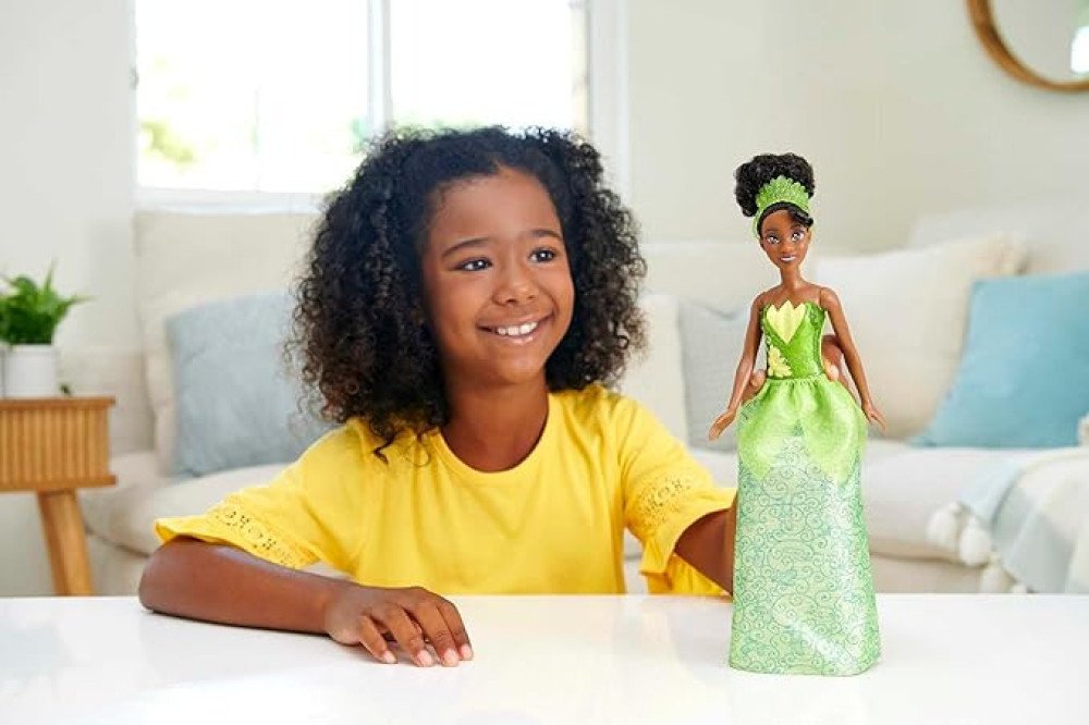 Mattel Disney Princess Toys, Tiana Fashion Doll, Sparkling Look with Brown Hair, Brown Eyes & Tiara Accessory, Inspired by The Princess & The Frog